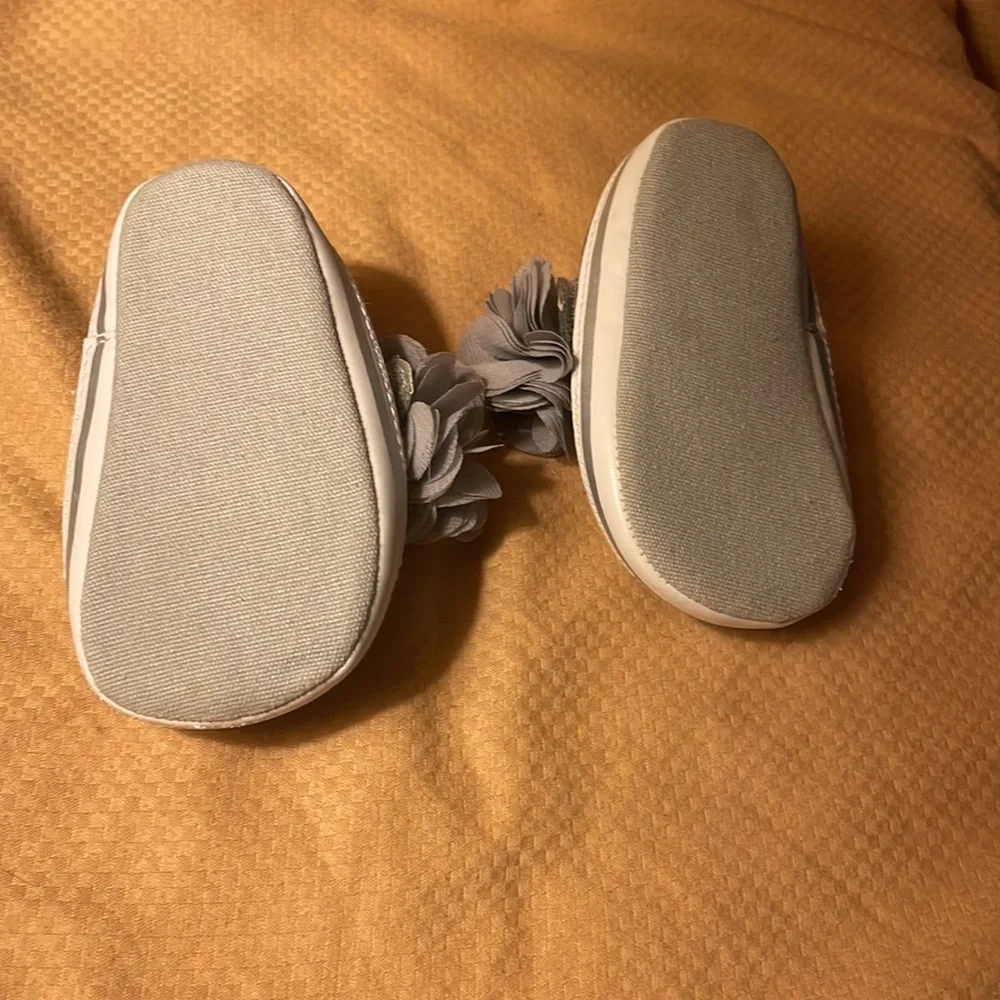 Girls/toddler Sliver glittery Stepping stones shoes w/velcro sz 6-9